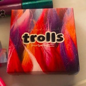 ❣️SOLD❣️MAC Cosmetics X Good Luck Trolls LE Beauty Powder - Glow Rida